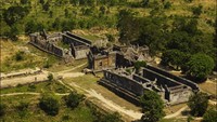 Lima tahun kemudian, Kamboja mengajukan gugatan kepada Mahkamah Internasional (ICJ). Thailand mengklaim punya kendali de facto atas kuil tersebut. Meskipun demikian, ICJ memutuskan bahwa Thailand telah menyetujui penetapan batas wilayah Prancis selama hampir setengah abad dan mengeluarkan keputusan 9 banding 3 yang menguntungkan Kamboja pada tahun 1962. Foto: Francis DEMANGE/Gamma-Rapho via Getty Images