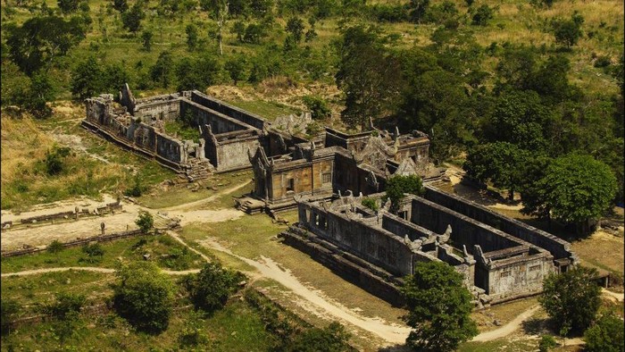 CAMBODIA - MAY 05:  Temple Of Preah Vihear, Cambodia, To Be Inscribed On Unesco World Heritage List In 2006 - On May 5Th, 2005 - In Cambodia - Here, Aerial View Of The Third Level Gopura Seen From A South-Eastern Position - It Is The Largest Pavilion (Or Gopura) Of The MonasteryS Four Levels - Each Side Of The Cruciform Central Hall Are Buldings Built On An East-West Line - The First French Archaelogists Who Reached The Site Called Them Palaces Since They Were Used As Reception Buildings For Religious Or Royal Personalities.  (Photo by Francis DEMANGE/Gamma-Rapho via Getty Images)