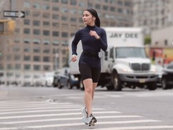 7 Gaya Prilly Latuconsina Lari di New York Bareng Pacar, Pamer Wajah Bareface