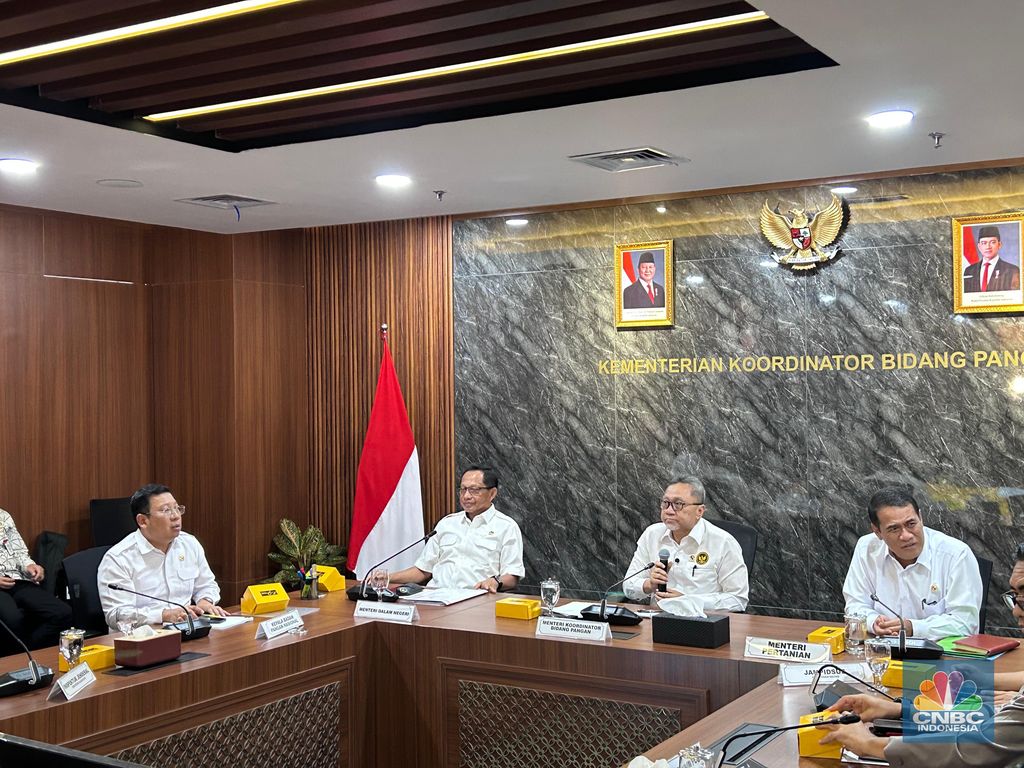 Rapat koordinasi pangan di kantor Kementerian Koordinator Bidang Pangan, Jakarta, Jumat (25/7/2025). (CNBC Indonesia/Martyasari Rizky)