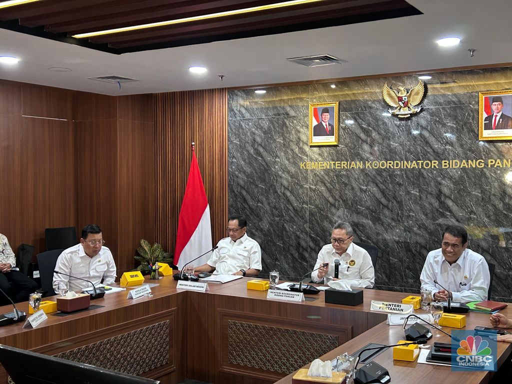 Rapat koordinasi pangan di kantor Kementerian Koordinator Bidang Pangan, Jakarta, Jumat (25/7/2025). (CNBC Indonesia/Martyasari Rizky)