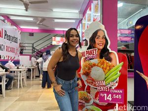 Video: Tersambar Pedasnya Ayam Bakar Sambal Teri Medan di Resto Melaney Ricardo
