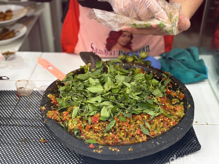 Sambal Penyetan by Melaney Ricard