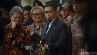 Sebelumnya, Hasto Kristiyanto dituntut hukuman 7 tahun penjara. Jaksa meyakini Hasto bersalah merintangi penyidikan dan menyuap mantan komisioner KPU Wahyu Setiawan terkait pengurusan PAW anggota DPR untuk Harun Masiku.