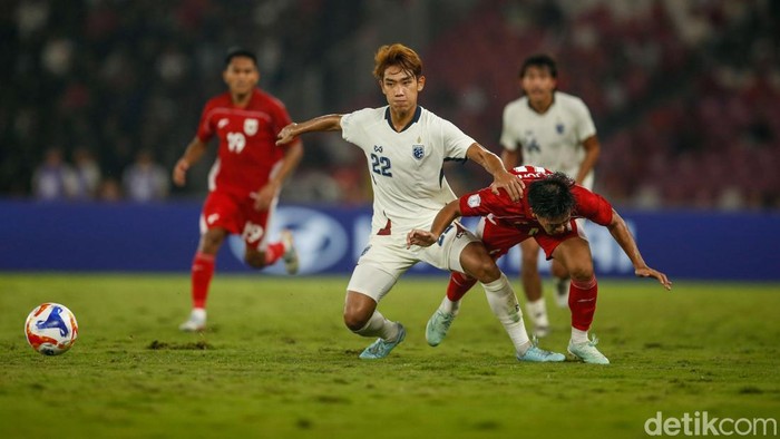 Laga Semifinal Piala AFF U-23 2025 antara Indonesia vs Thailand tuntas 1-1 selama 90 menit. Kedua tim lanjut tanding di Extra Time 2x15 menit. Laga digelar di Stadion Utama Gelora Bung Karno, Jumat (25/7/2025) malam WIB.