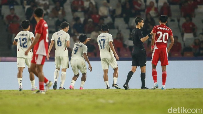 Laga Semifinal Piala AFF U-23 2025 antara Indonesia vs Thailand tuntas 1-1 selama 90 menit. Kedua tim lanjut tanding di Extra Time 2x15 menit. Laga digelar di Stadion Utama Gelora Bung Karno, Jumat (25/7/2025) malam WIB.