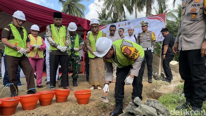 Peletakan batu pertama pembangunan SPPG di Pangandaran.