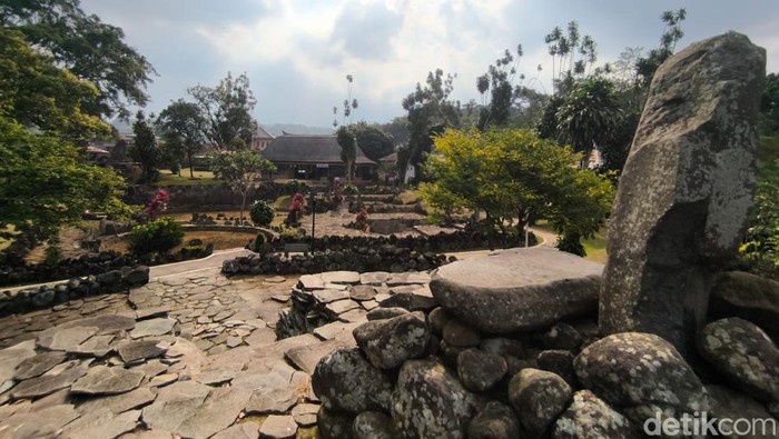 Suasana Museum Taman Purbakala Cipari Kuningan