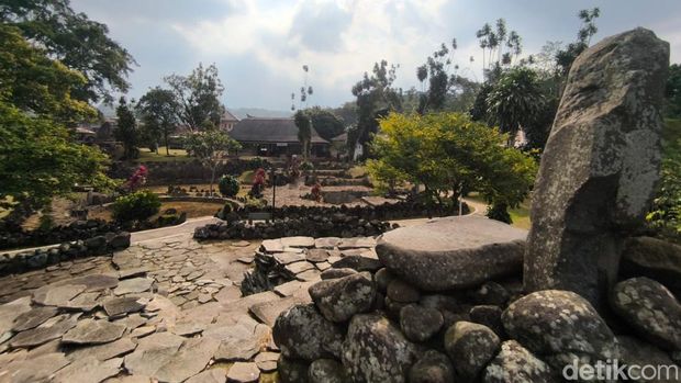 Suasana Museum Taman Purbakala Cipari Kuningan