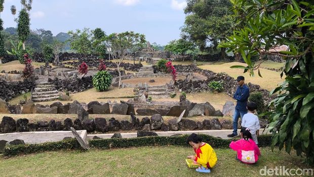 Suasana Museum Taman Purbakala Cipari Kuningan