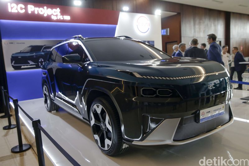 PT Teknologi Militer Indonesia (TMI) memperkenalkan sebuah konsep mobil listrik yang diprakarsai dan didesain langsung oleh talenta-talenta terbaik bangsa Indonesia di ajang GIIAS 2025, Jumat (25/7/2025).