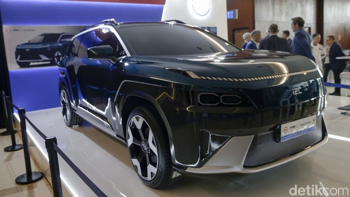 PT Teknologi Militer Indonesia (TMI) memperkenalkan sebuah konsep mobil listrik yang diprakarsai dan didesain langsung oleh talenta-talenta terbaik bangsa Indonesia di ajang GIIAS 2025, Jumat (25/7/2025).