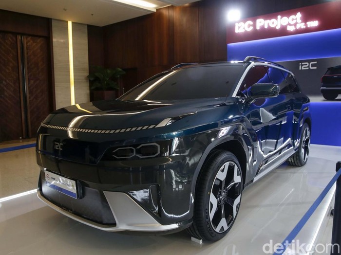 PT Teknologi Militer Indonesia (TMI) memperkenalkan sebuah konsep mobil listrik yang diprakarsai dan didesain langsung oleh talenta-talenta terbaik bangsa Indonesia di ajang GIIAS 2025, Jumat (25/7/2025).