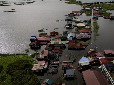 Topan Co-may Terjang Filipina, Desa-Desa Terendam Banjir
