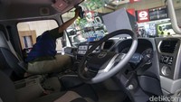 Penyempurnaan fitur interior juga menjadi bagian dari keunggulan Quester ESCOT 8L, mulai dari power window, central lock, hingga dashboard ergonomis yang meningkatkan kenyamanan pengemudi di berbagai kondisi jalan.