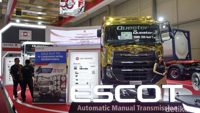 Truck Berstandar Euro 5 Hadir di GIIAS UD Trucks secara resmi meluncurkan Quester 350 ESCOT 8L Euro 5 (Tractor Head) di ajang GIIAS 2025, ICE BSD, Tangerang, Jumat (25/7/2025). Peluncuran ini menjadi momen bersejarah yang menandai 90 tahun eksistensi UD Trucks secara global, sekaligus 50 tahun kontribusi dan kepercayaan yang terbangun di Indonesia.
