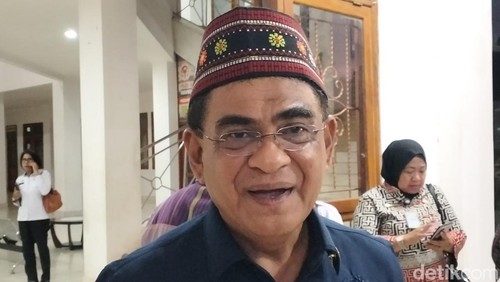 Wakil Ketua Komisi XIII DPR RI Andreas Hugo Pareira saat kunjungan kerja di Labuan Bajo, Manggarai Barat, NTT, Jumat (25/7/2025). (Foto: Ambrosius Ardin/detikBali)