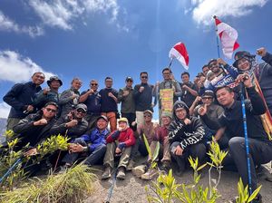 Wamen Kehutanan Soroti Jalur Pendakian ke Puncak Kaldera Gunung Tambora