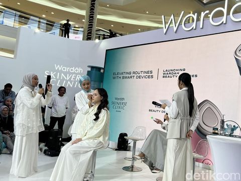 Wardah meluncurkan dua serum baru yang dikembangkan dengan formula yang terinspirasi secara klinis, yang memadukan perawatan kelas profesional dengan perawatan kulit sehari-hari, yaitu Radiant Resurfacing Serum dan Lift Regenerating Serum di Mall Kota Kasablanka, Jakarta Selatan (25/7/2025).