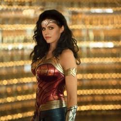 Alexandra Daddario, Wonder Woman dengan Wonder Eyes