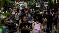 Aksi bertajuk “Stop Starving Gaza Now” digelar sebagai bentuk solidaritas terhadap warga Palestina yang terdampak konflik. REUTERS/Christian Monterrosa