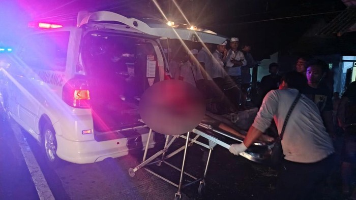 Ayah dan anak tewas akibat mengalami kecelakaan tunggal saat mengendarai Kawasaki Ninja di Jalan Denpasar-Gilimanuk, Desa Pulukan, Kecamatan Pekutatan, Jembrana, Bali, Jumat (25/7/2025). (Foto: Dok. Polres Jembrana)