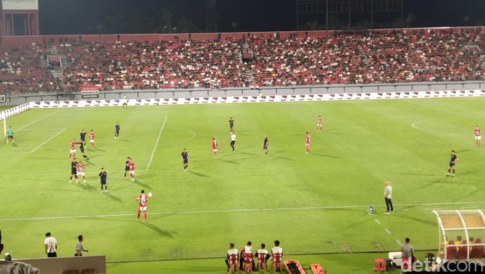 Bali United saat melakoni laga uji coba melawan PSIM Yogyakarta di Stadion Kapten I Wayan Dipta, Gianyar, Bali, Sabtu (26/7/2025). (Foto: Krisna Pradipta/detikBali)