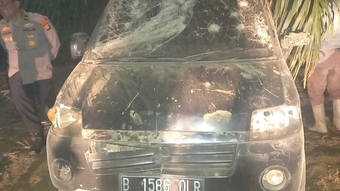 Barang bukti mobil yang diduga terlibat aksi pencurian sawit di Muratara.