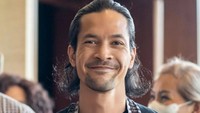 Edward Akbar tercatat sebagai lulusan S1 Universitas Trisakti jurusan Ekonomi. Selain akting, ia pernah juga menjadi presenter untuk acara Iron Chef Indonesia. (Foto: dok Instagram edward_akbar)