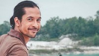 Edward Akbar memulai karier di dunia hiburan pada 2013. Ia langsung main film di Air Terjun Pengantin Phuket. (Foto: dok Instagram edward_akbar)
