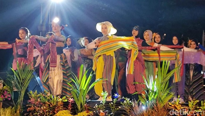 Gelaran Klaten Lurik Night Carnival di Alun-alun Klaten, Sabtu (26/7/2025).