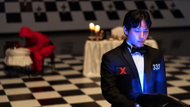 Aktor 36 tahun ini berhasil membuat penonton drama Korea Squid Game 3 (2025) terbawa emosi setelah memerankan Lee Myung Gi. Im Siwan digambarkan sebagai YouTuber investasi kripto yang egois, tak peduli pada mantan pacarnya yang sedang hamil, dan membuat keputusan kejam di dalam permainan bertahan hidup mematikan. Foto: Instagram