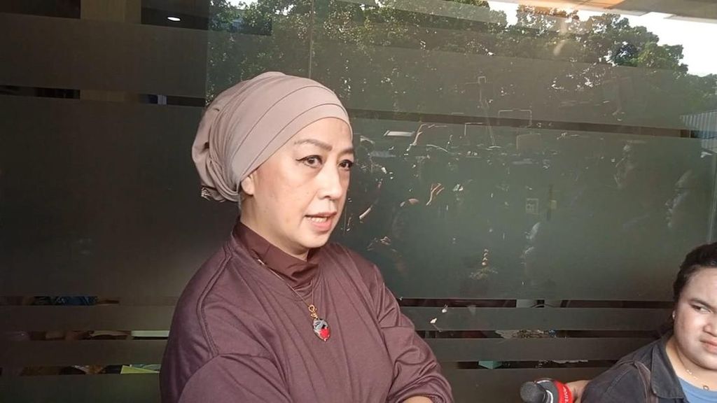 Sosok Irvina Zainal, Ibu Kimberly Ryder yang Semprot Edward Akbar