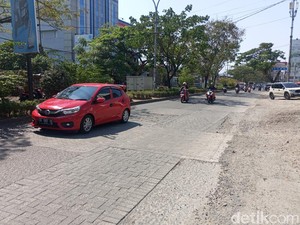 Janji Pemprov Sulsel Tuntaskan Perbaikan Jalan Hertasning Makassar di 2025