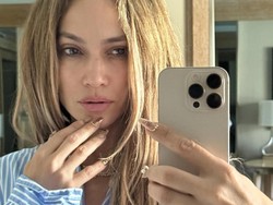 Foto: Jennifer Lopez Ulang Tahun Ke-56, Pamer Wajah Awet Muda Tanpa Makeup