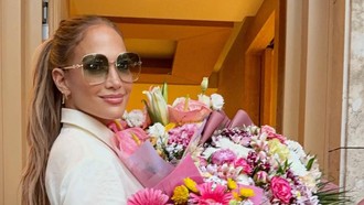 Viral Gaya Jennifer Lopez Pose di Depan Paparazzi, Tingkahnya Disebut 'Diva'