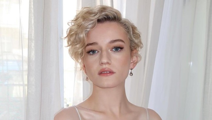 julia garner julia garner