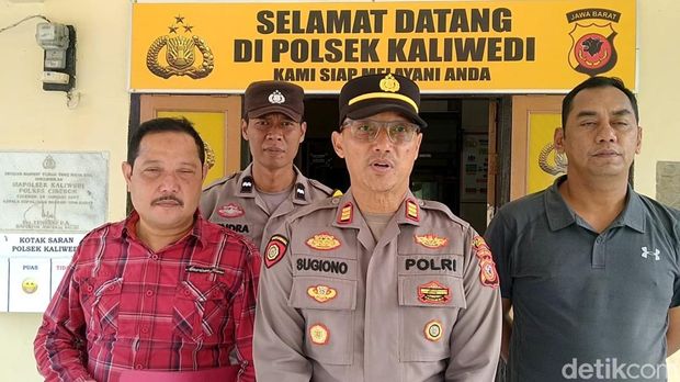 Kapolsek Kaliwedi, AKP Sugiono saat menjelaskan alur kronologis