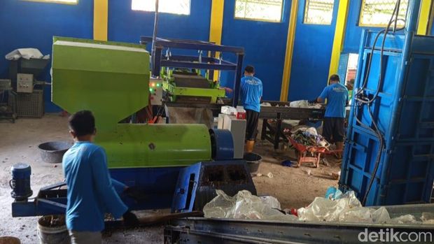 Pengelolaan sampah milik hujan keruh
