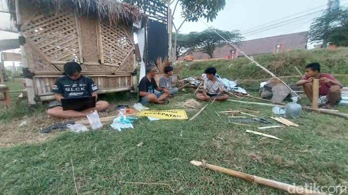 Komunitas Hujan Keruh Majalengka, sekelompok pemuda yang menaruh perhatian akan lingkungan.