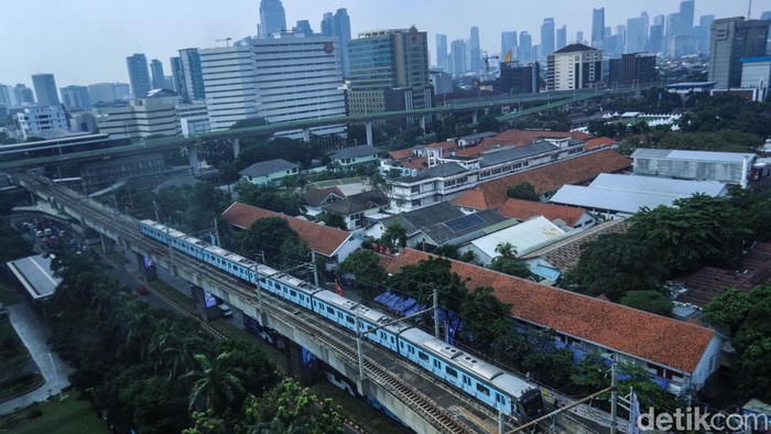 MRT resmi memulai studi kelayakan jalur baru Lebak Bulus–Serpong. Proyek ini digadang-gadang mampu mengurangi kemacetan dengan skema pendanaan baru.