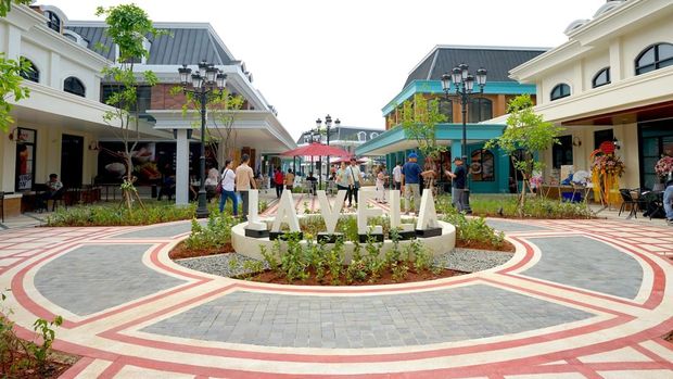 Jakarta memiliki destinasi wisata tematik Eropa di perbatasan Jakarta dan Tangerang. Bernama La Vela, destinasi ini resmi dibuka di kawasan Green Lake City.