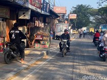 Gerutu Dadan Pergoki Pengendara Lawan Arah di Jalur Bandung-Garut