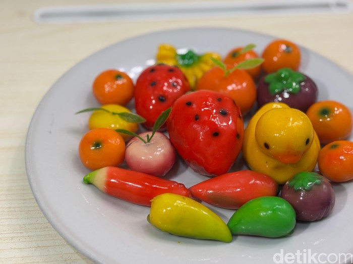 Luk chup Luk chup banyak dijajakan di Pasar Kue Subuh Senen.