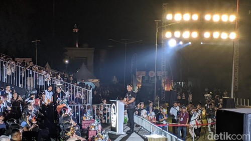 Menko Bidang Infrastruktur dan Pembangunan Kewilayahan, Agus Harimurti Yudhoyono (AHY), membuka Festival Olahraga Masyarakat Nasional (Fornas) VIII di Mataram, NTB, Sabtu (26/7/2025). (Foto: Ahmad Viqi/detikBali)