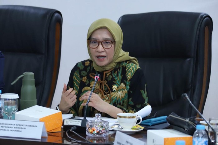 MenPAN-RB, Rini Widyantini