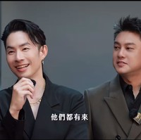 “Aku sangat bersyukur, tersentuh, dan senang. Banyak emosi yang berbeda. Pada akhirnya, aku hanya bisa bilang terima kasih kepada semua orang yang hadir, juga staf. Sekarang aku jadi seperti pidato terima piala,” kata Vanness Wu sambil bercanda. 