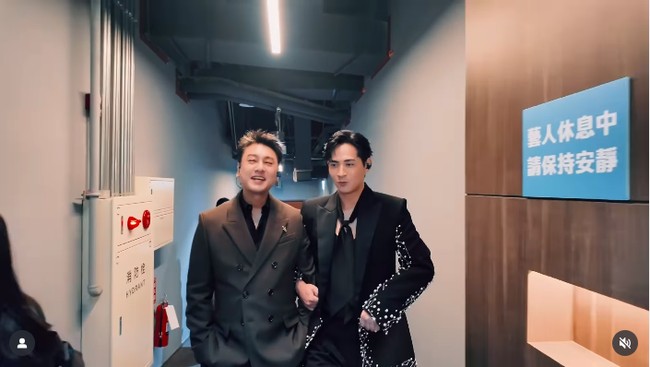 Dalam video yang dirilis Bin Music, terungkap bahwa keempatnya masih akrab seperti dulu. Di belakang layar, mereka pun saling berinteraksi dan bercanda. Foto: Instagram @binmusic.ig