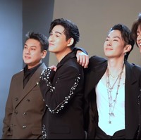 Setelah manggung bersama, F4 menyempatkan diri untuk mengabadikan momen langka itu dengan pemotretan. Foto: Instagram @binmusic.ig