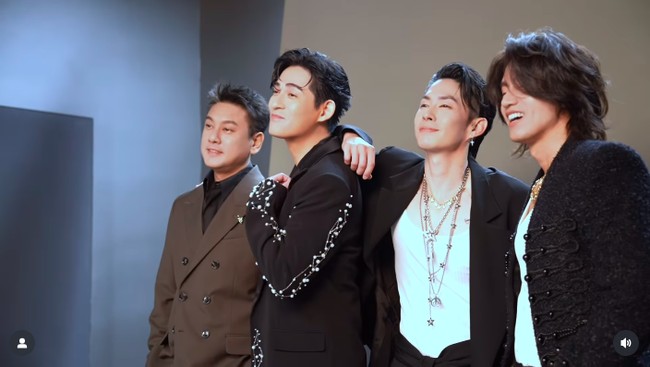 Setelah manggung bersama, F4 menyempatkan diri untuk mengabadikan momen langka itu dengan pemotretan. Foto: Instagram @binmusic.ig